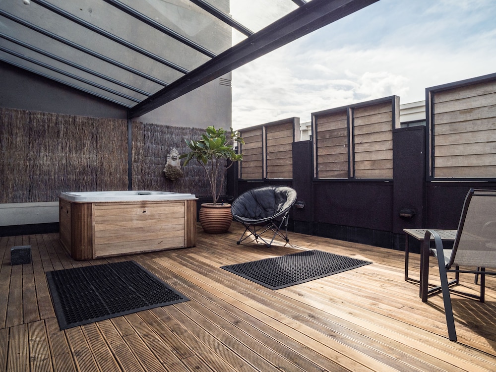 U Boutique Hotel Wellington, SureStay Collection by BW 40/68