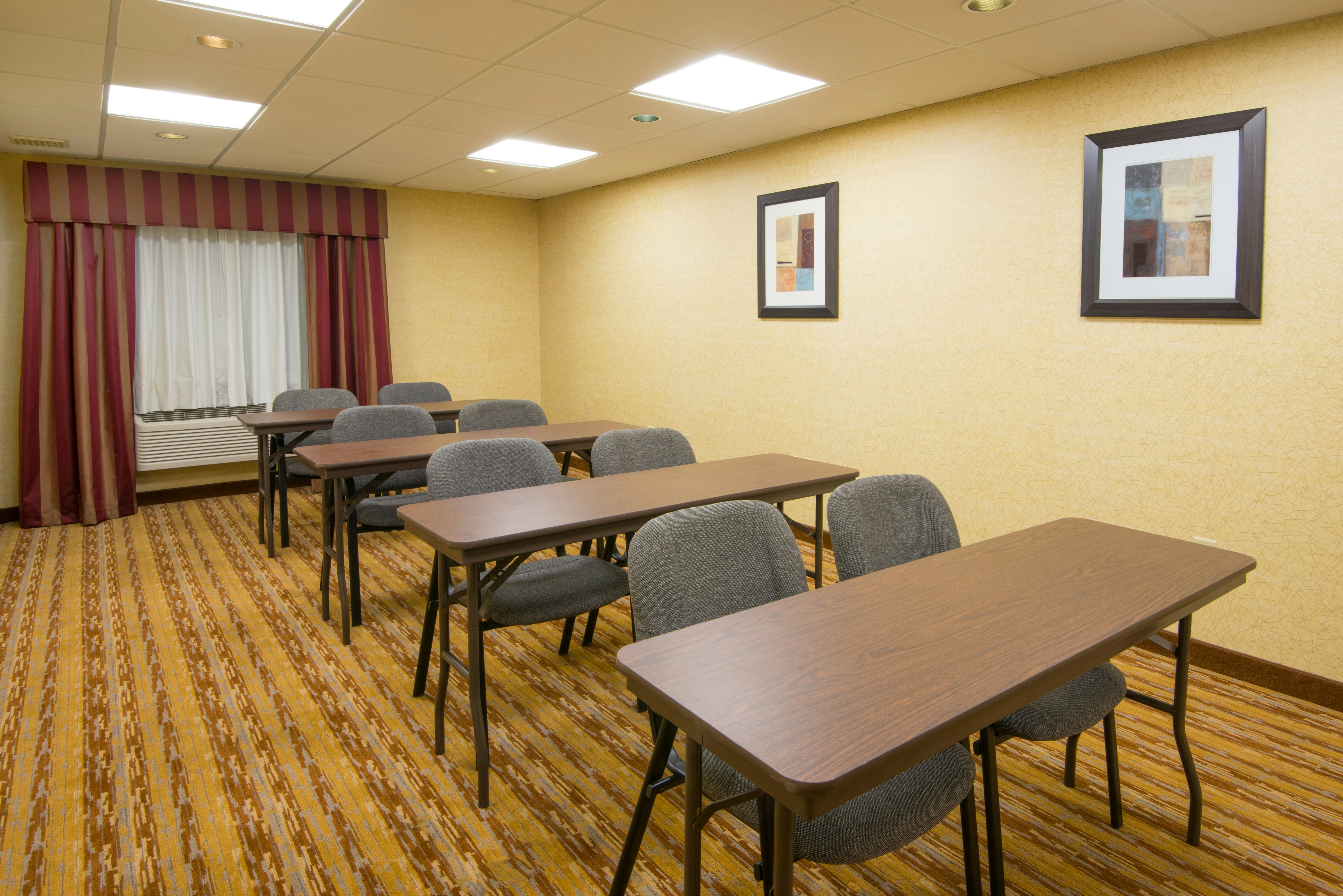 Holiday Inn Express Hotel Suites Wauseon 38/43