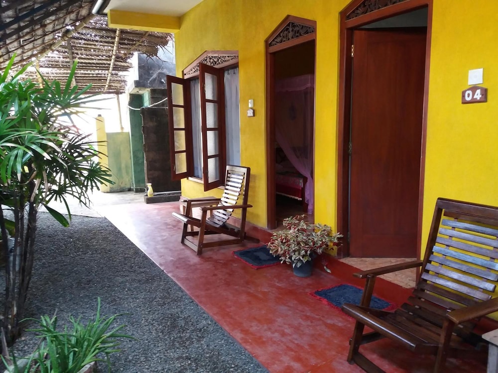 Malika's Yellow House 12/40