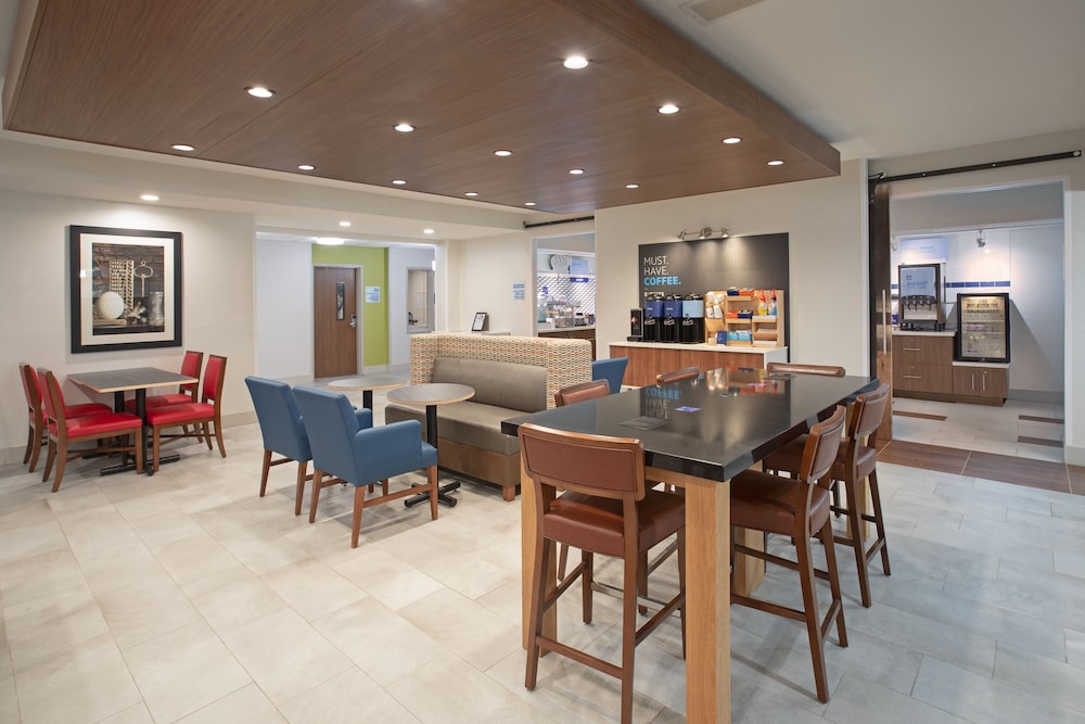 Holiday Inn Express Hotel Suites Longmont 38/49