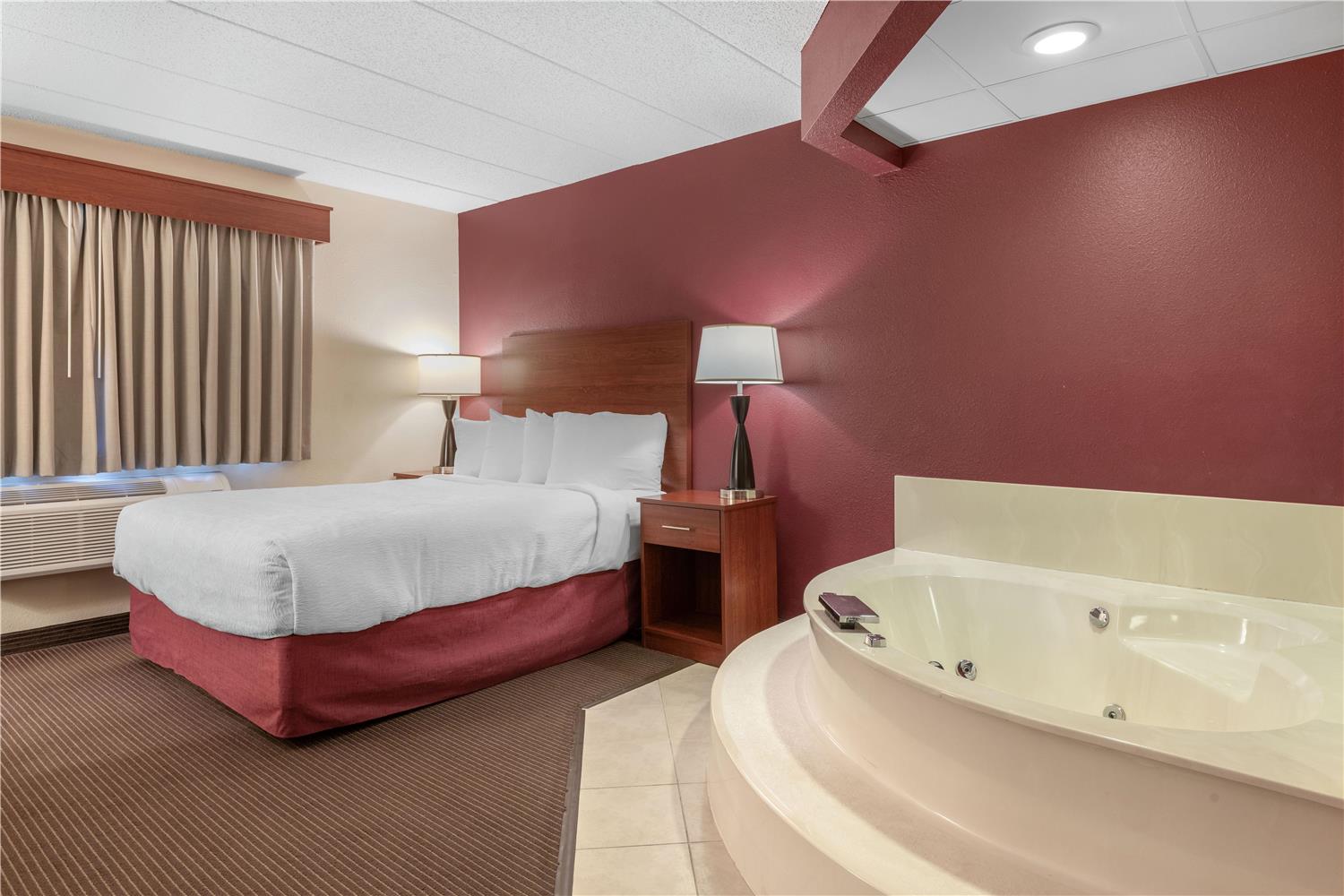 جناح بسرير كوين بحوض جاكوزي، SureStay Plus Hotel by Best Western Litchfield 2/4
