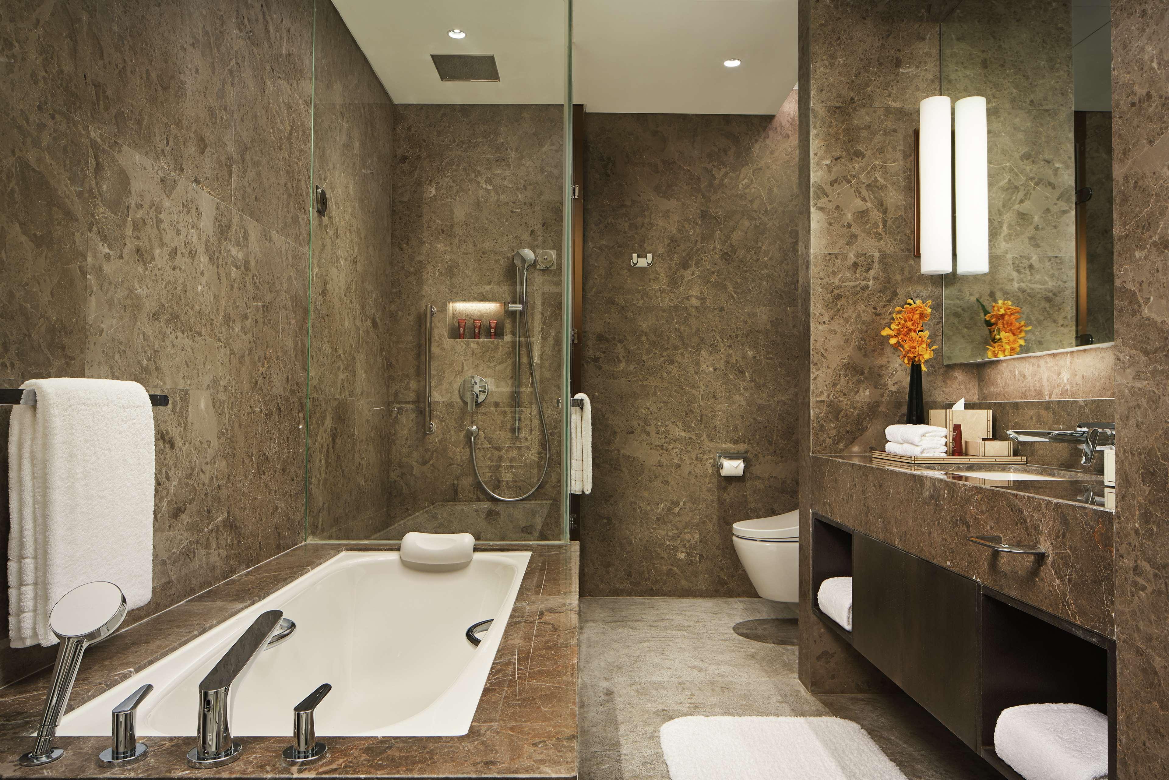 1 BEDROOM, RESIDENCE, KING BED