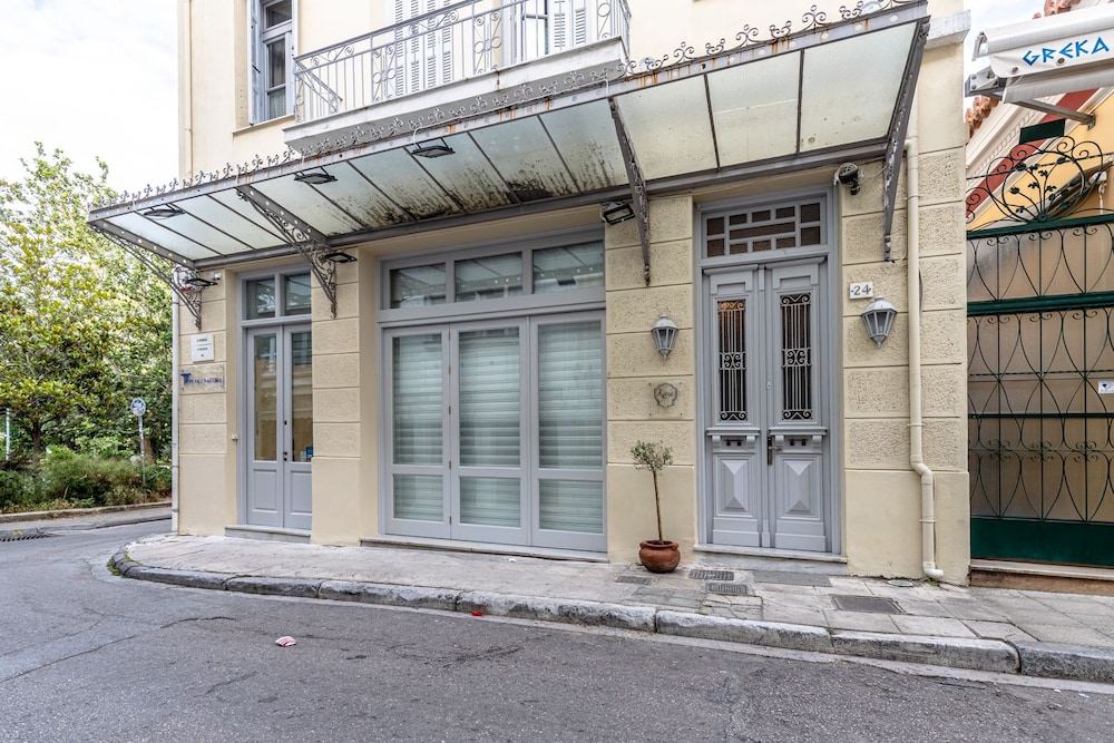Kyria Boutique House 3/50