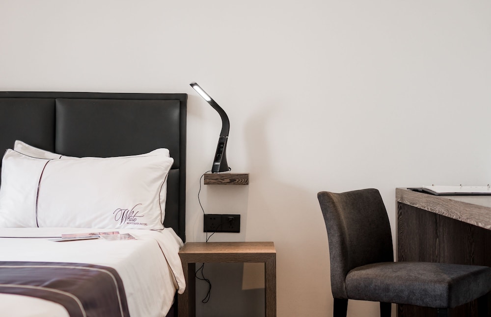 White Boutique Hotel and Residences 26/72