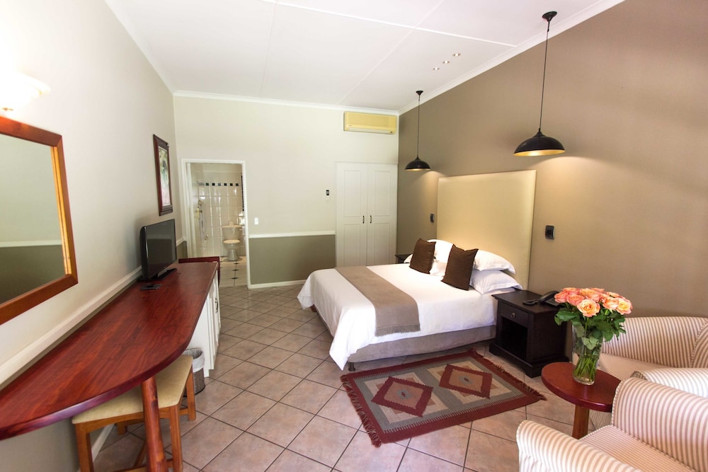 HLANGANA LODGE 17/56