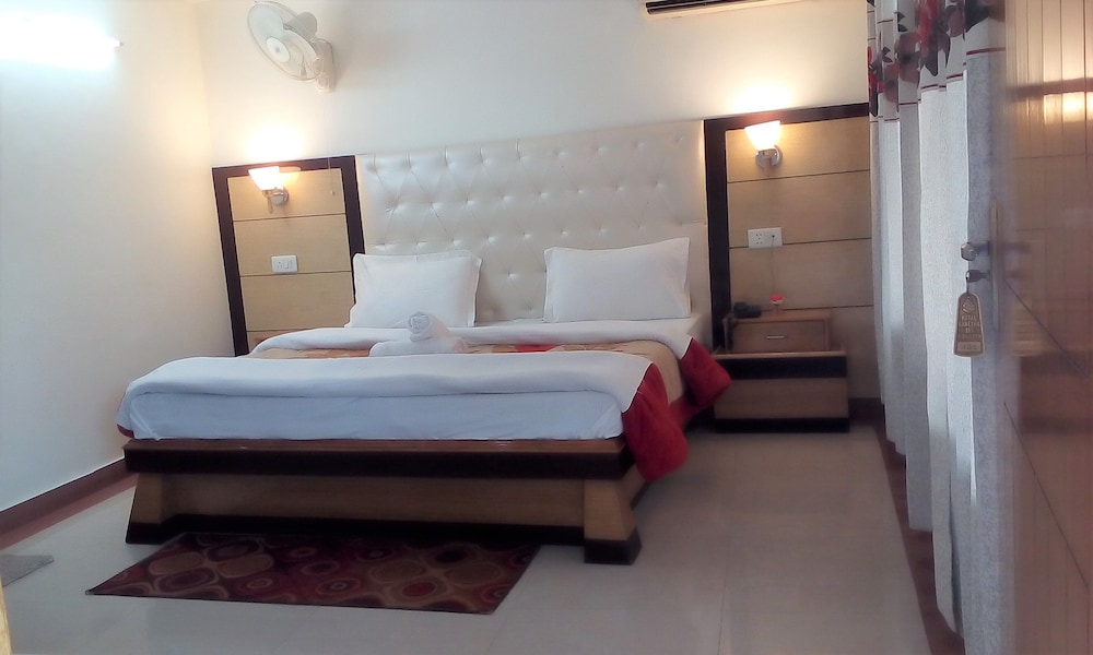 Hotel Ganesha Inn 12/50