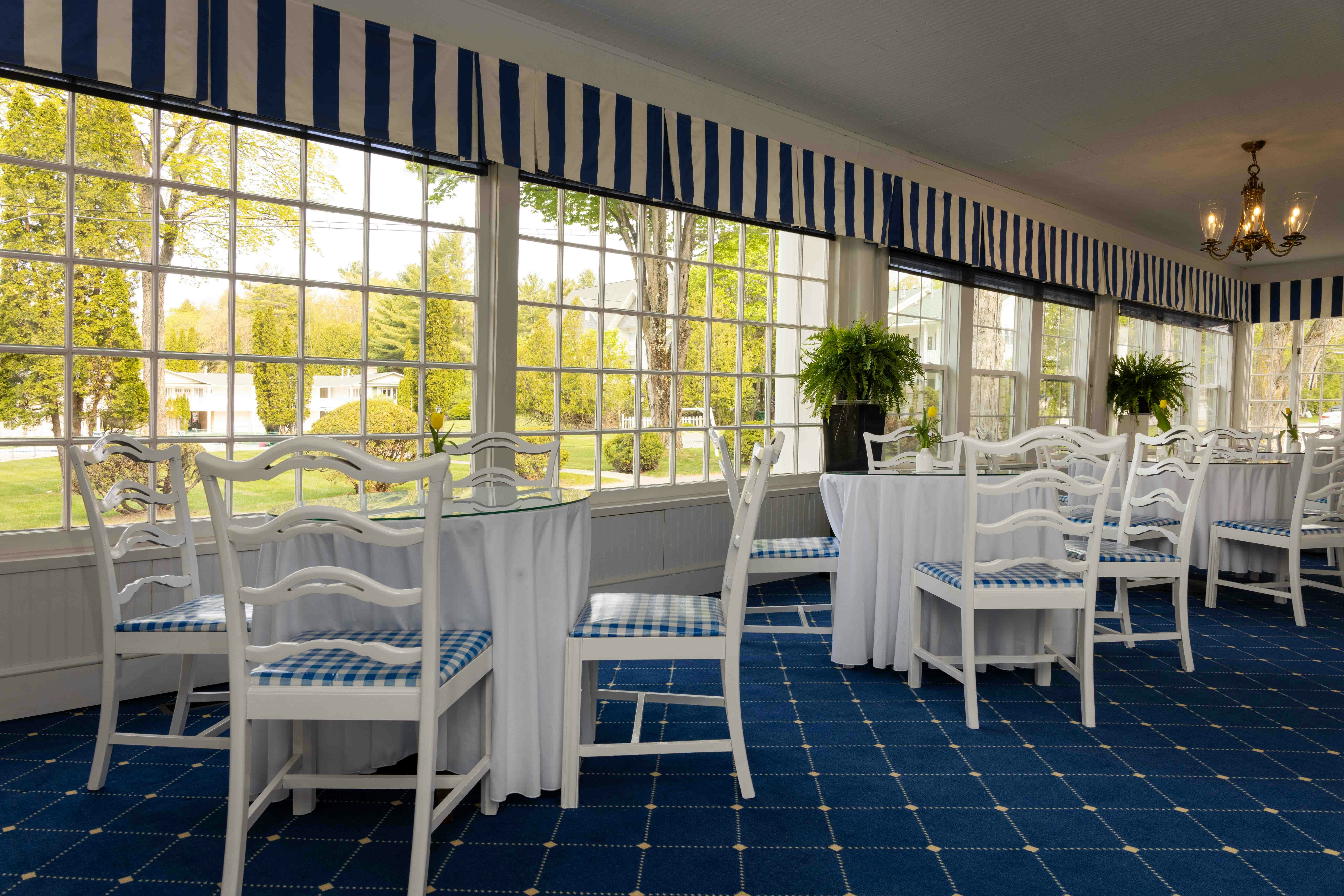 Colonial Inn in Harbor Springs 47/57
