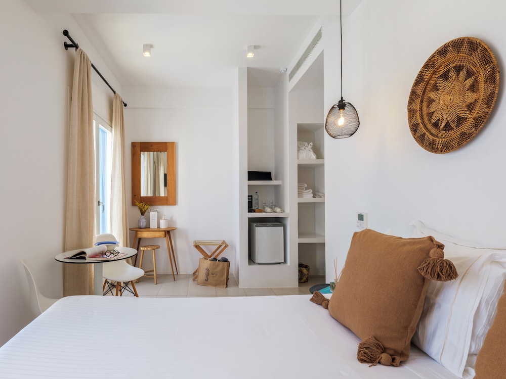Bluetopia Suites 24/42