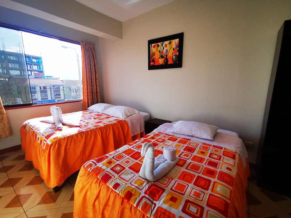 ROOM, TWIN BEDS