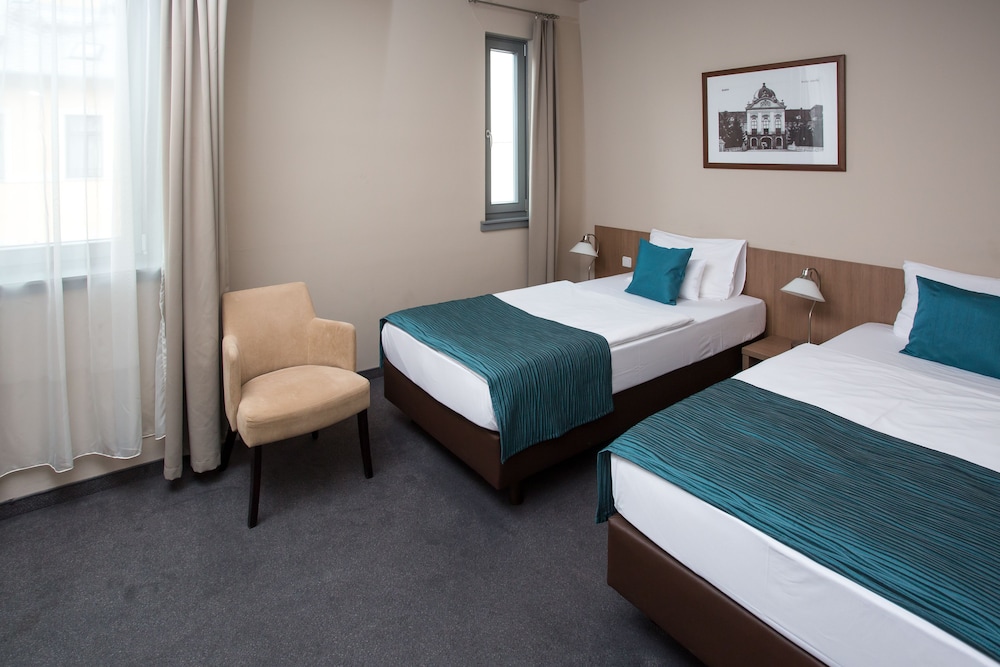 ERZSEBET KIRALYNE HOTEL 8/43