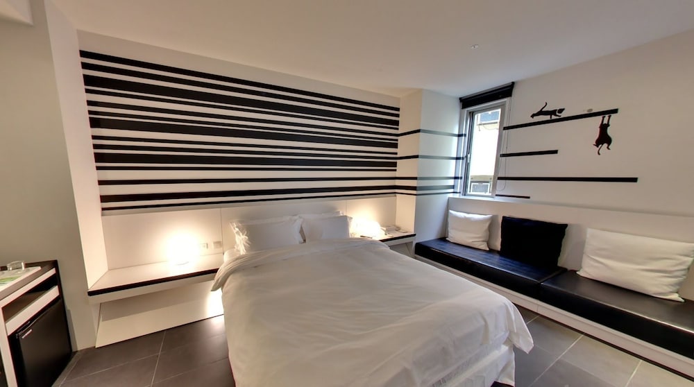 DELUXE, DOUBLE BED, ACCESSIBLE