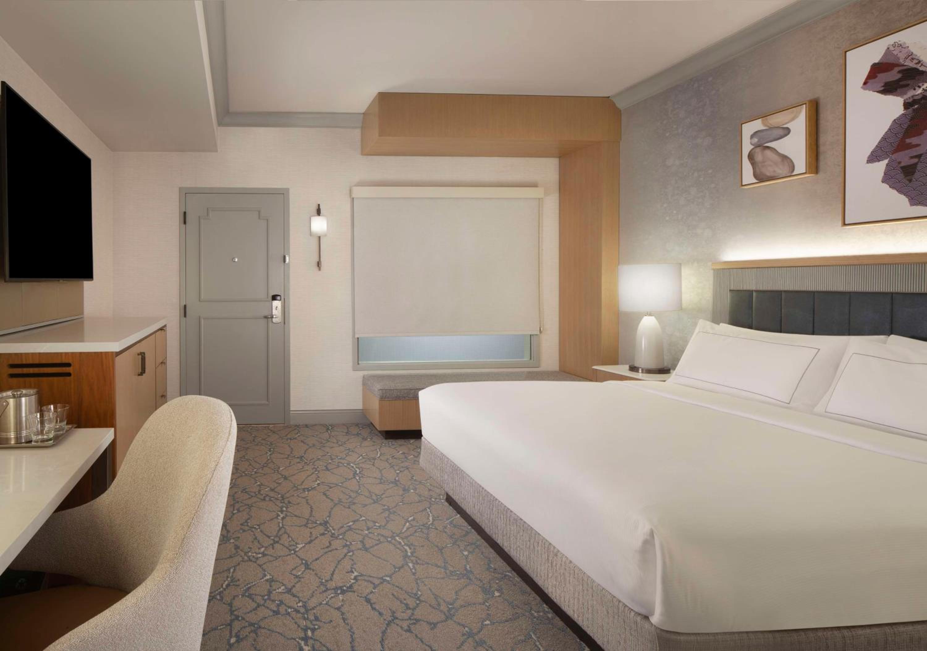 Tower, Deluxe, Suite, King Bed, Sofa