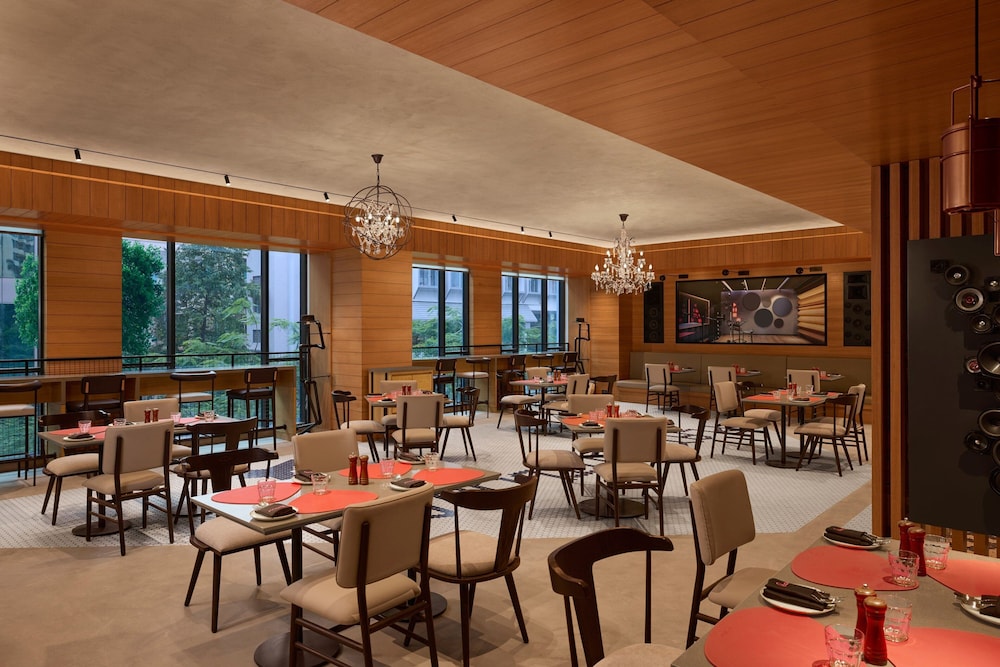 Moxy Mumbai Andheri West 24/40