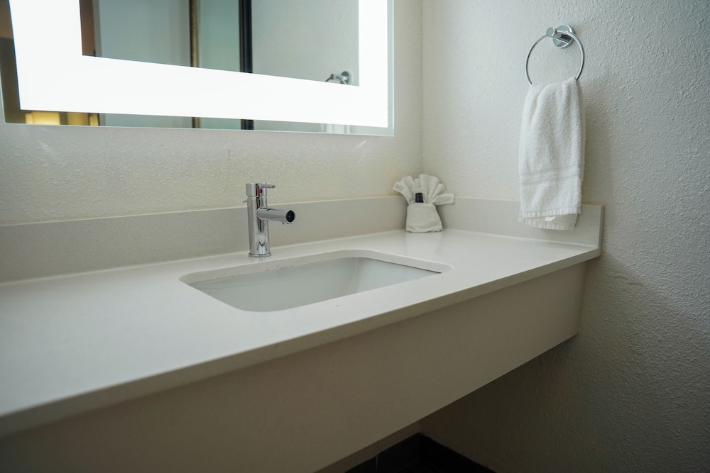 Horizon Inn & Suites 44/48
