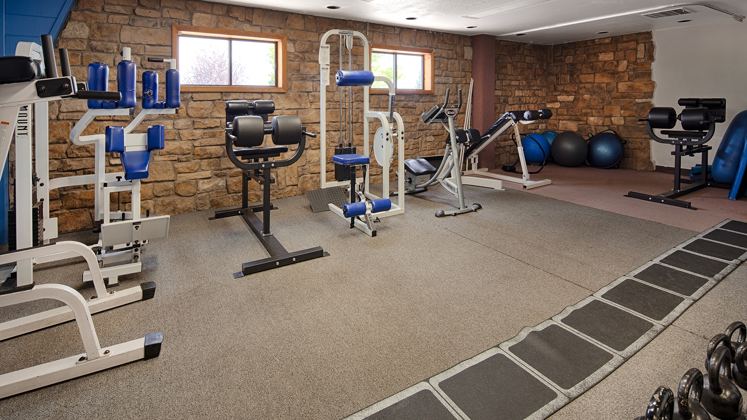 Best Western Plus Deer Park Hotel and Suites 3/9