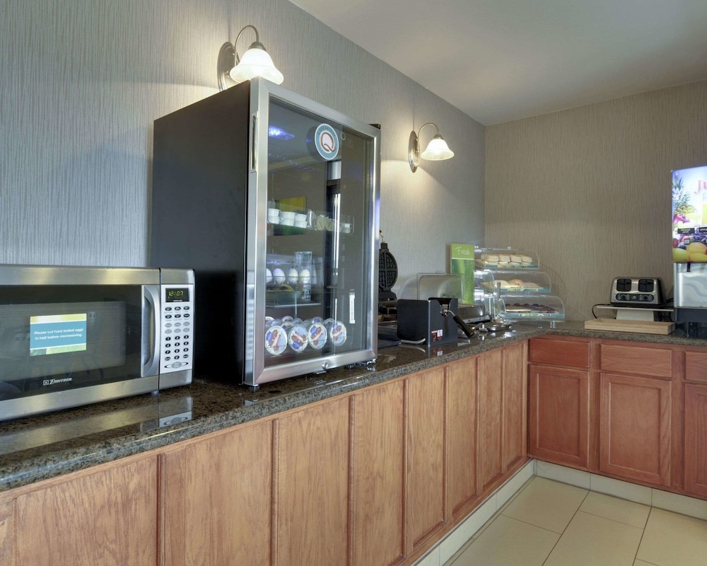 Quality Inn and Suites Clarksville 33/39