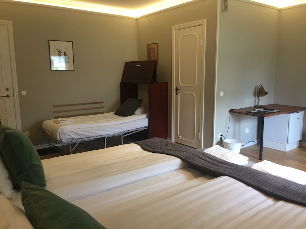 Superior, Triple, Twin Beds, Murphy Bed, Private Bathroom