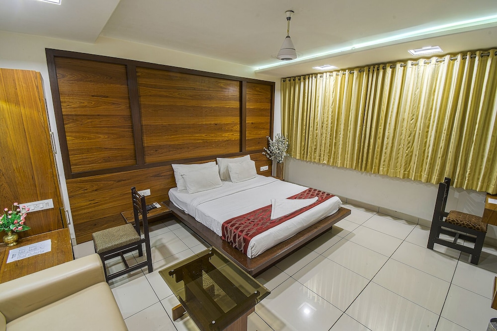 Hotel Radiant 13/27