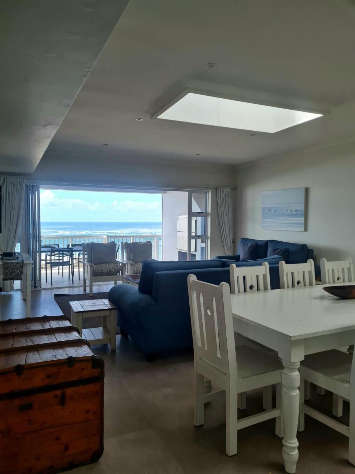 Point Village Hotel 66/76