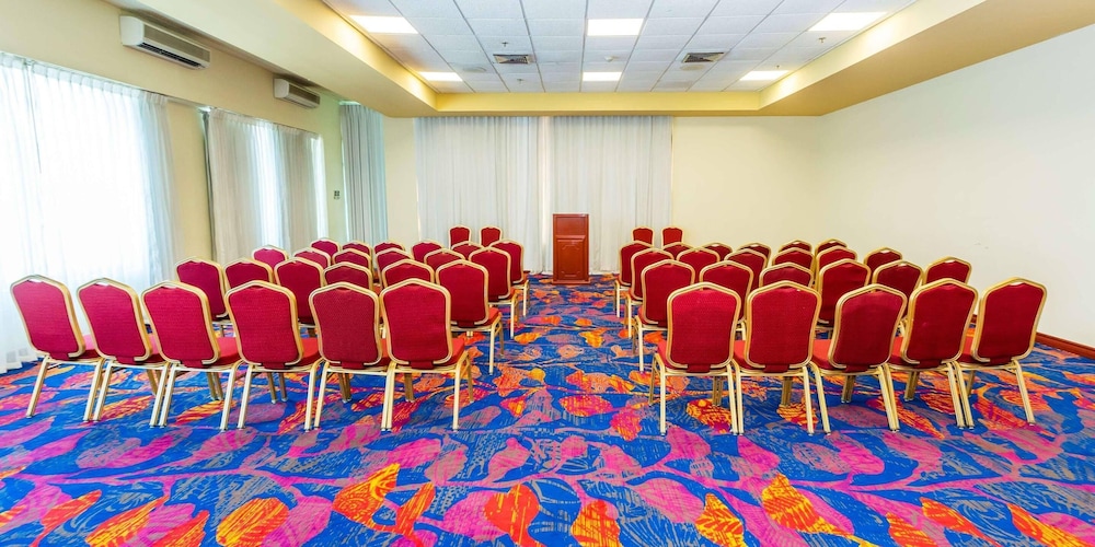 Radisson Hotel Trinidad 40/49