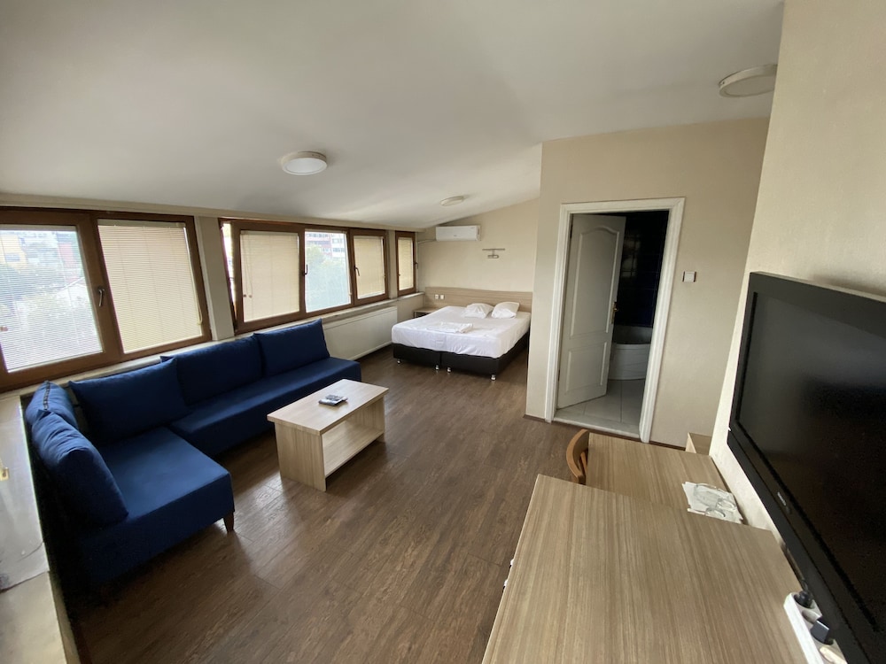 Hotel Cenedag 20/33