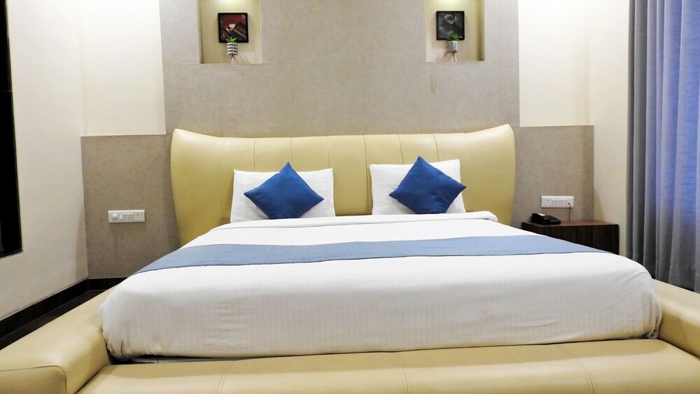 Super, Deluxe, Queen Bed