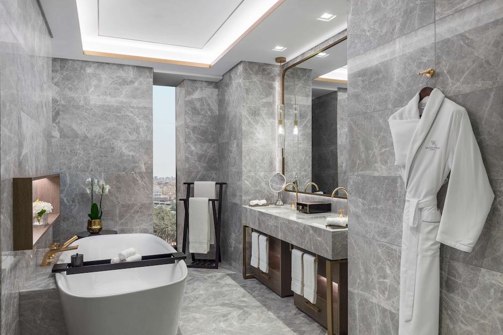 Waldorf Astoria Kuwait 16/81