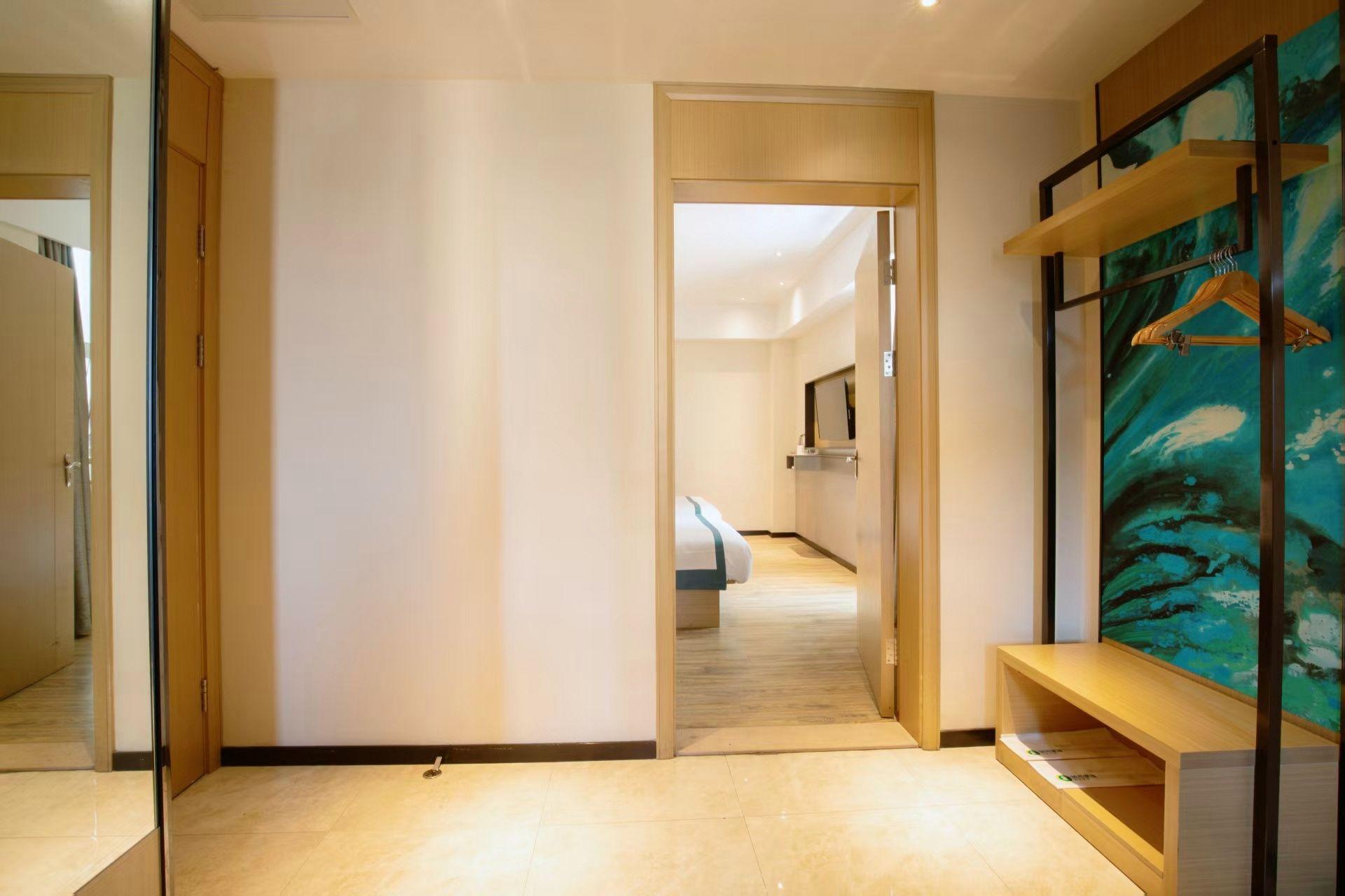 City Comfort Inn Xiantao First Middle School 50/52