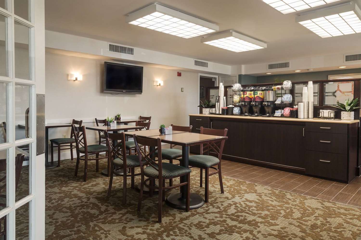 Ramada by Wyndham Boston 7/16