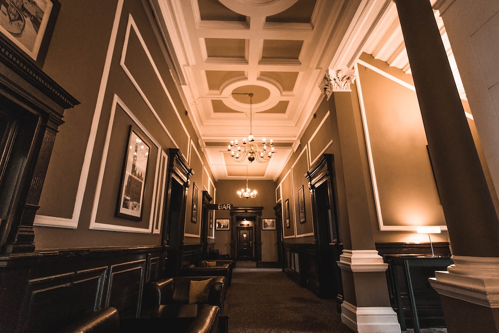 The Victoria Hotel, Bradford by Sunday 25/36