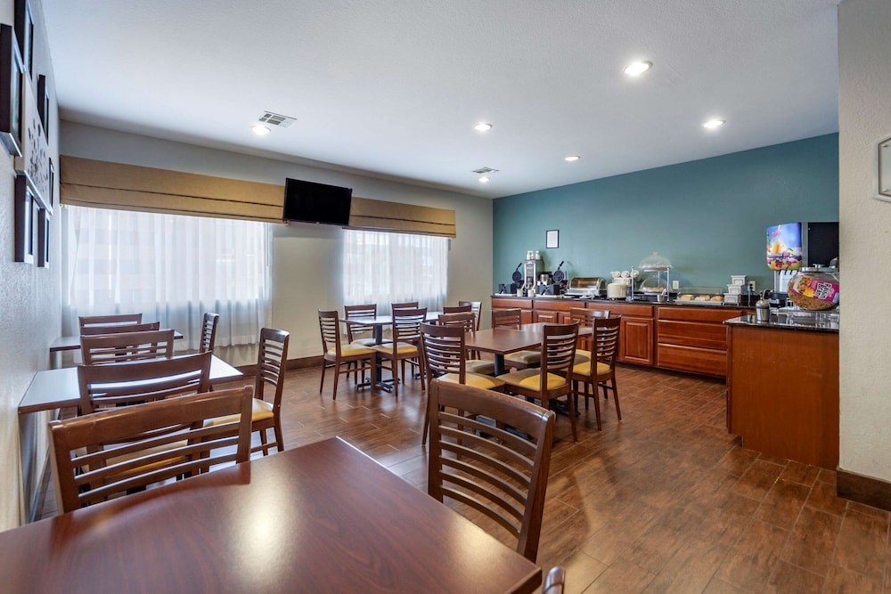 Sleep Inn & Suites Hays I-70 49/59