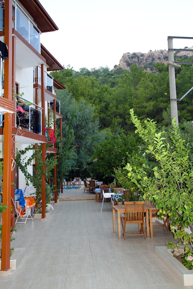 Eden Pyara Hotel Turunc 4/106