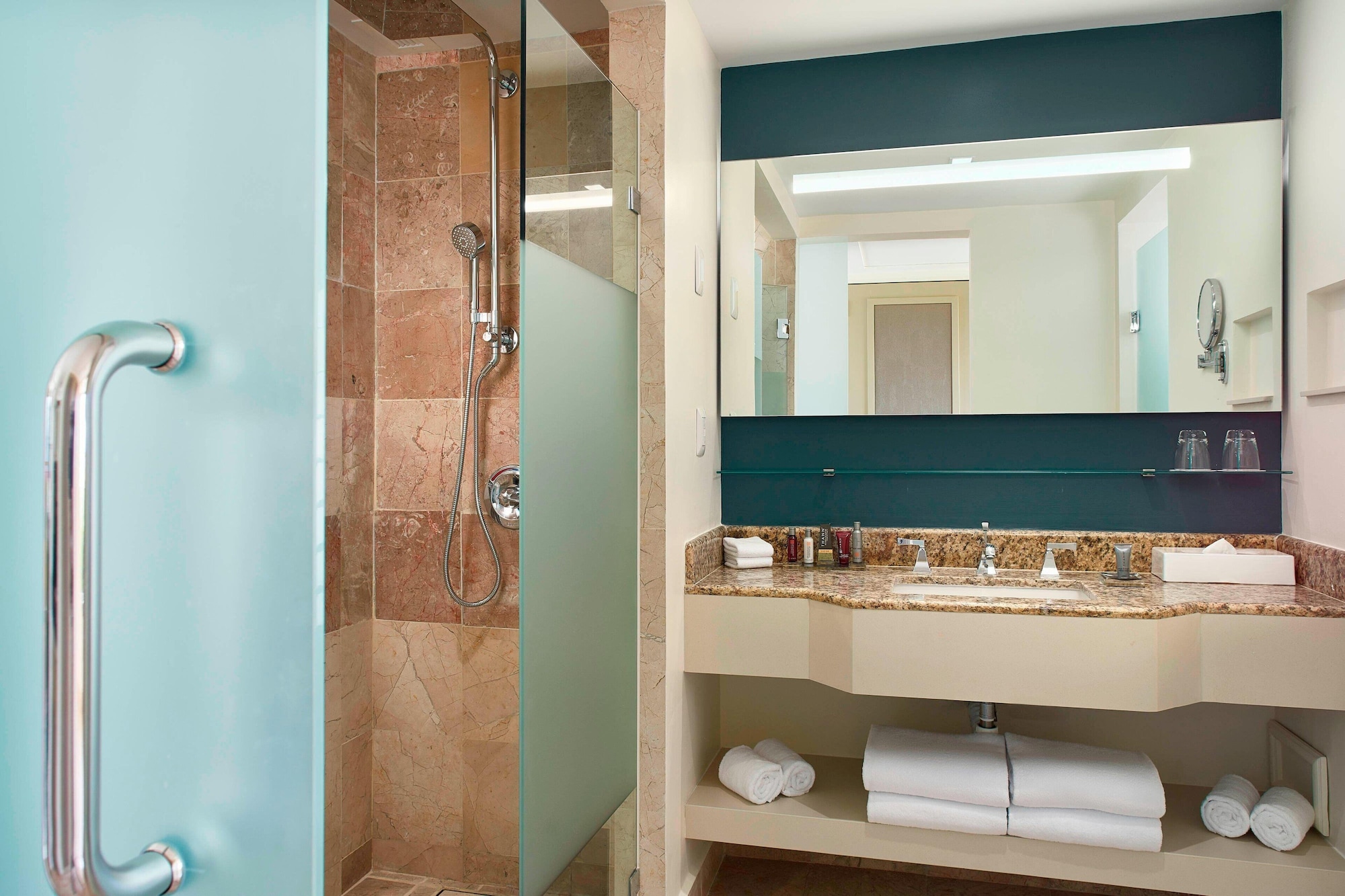 غرفة بانورامية بسريرين مزدوجين بإطلالة على البحر بشرفة، Marriott Puerto Vallarta Resort and Spa (ex Casa Magna Marriott Puerto Vallarta Resort and Spa) 5/10