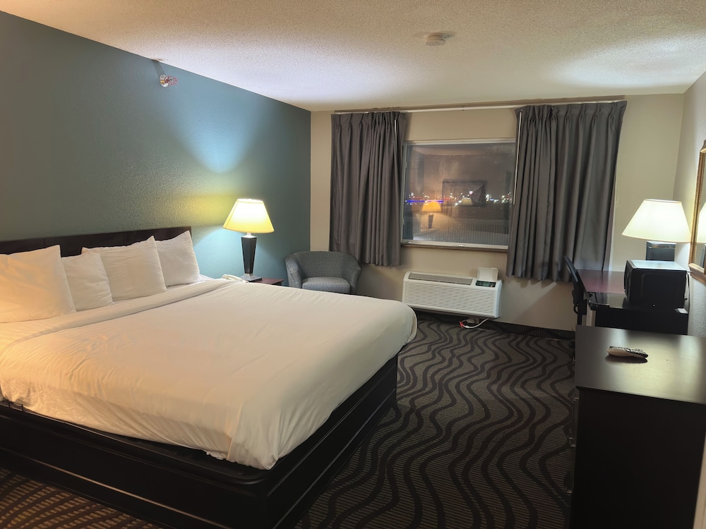 ROOM, KING BED