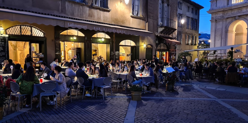 Hotel Piazza Vecchia 65/74