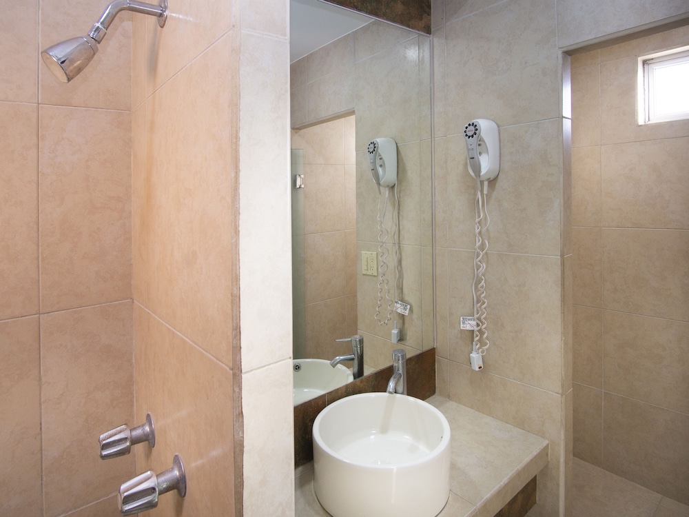 CAPITAL O Hotel Rose, Ensenada 38/48