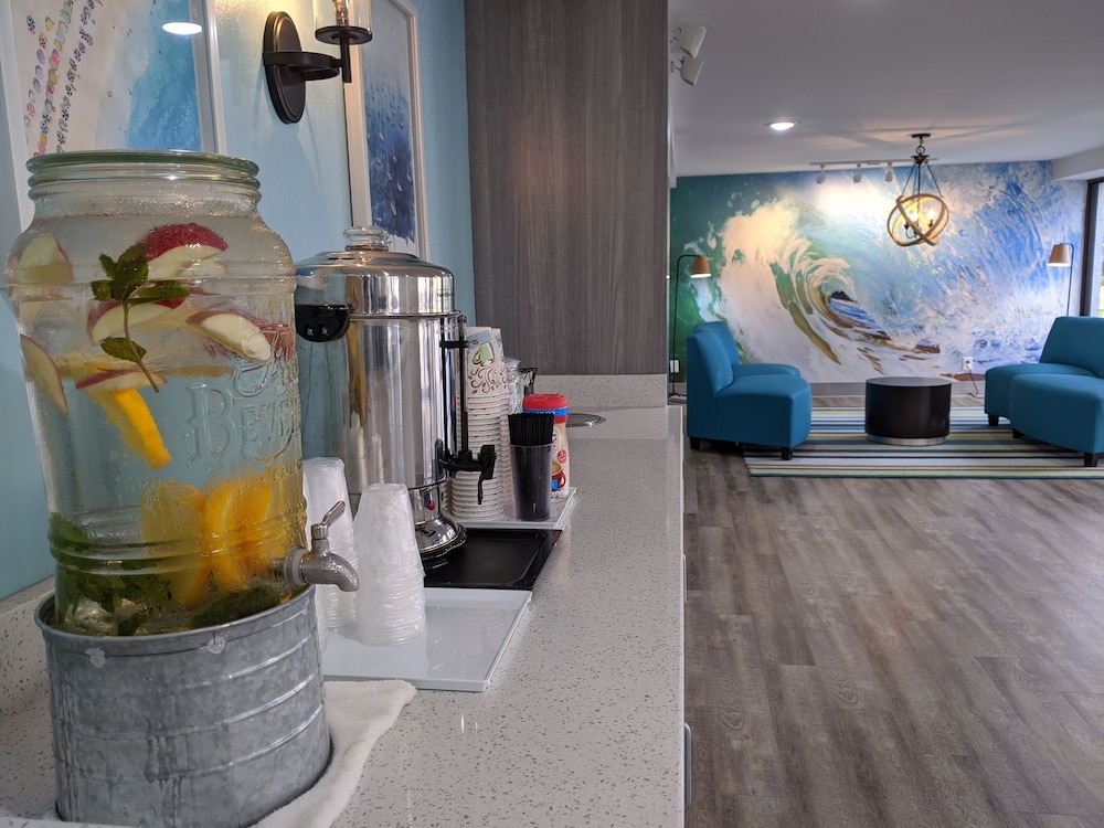 Tropical Seas Hotel 23/49