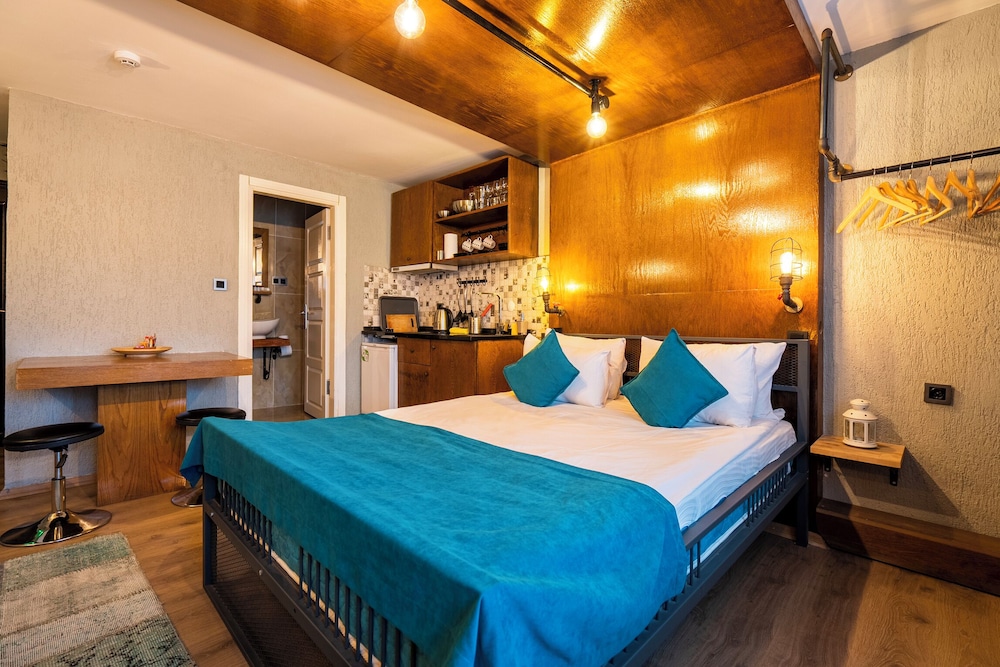 Cube Suites 11/100