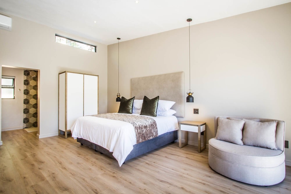 HLANGANA LODGE 11/56