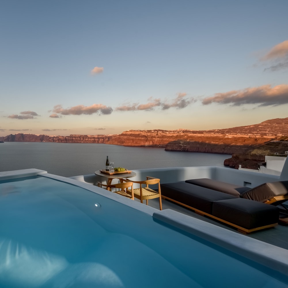 Neptune Luxury Spa Suites 57/72