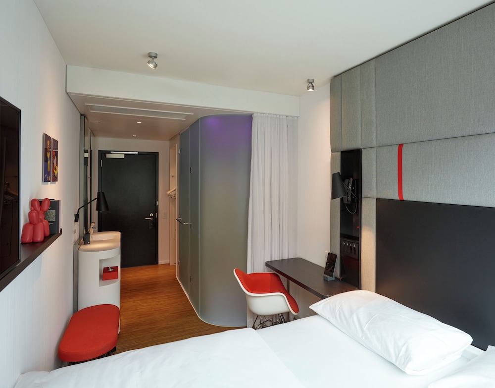 ROOM, KING BED, HIGH FLOOR