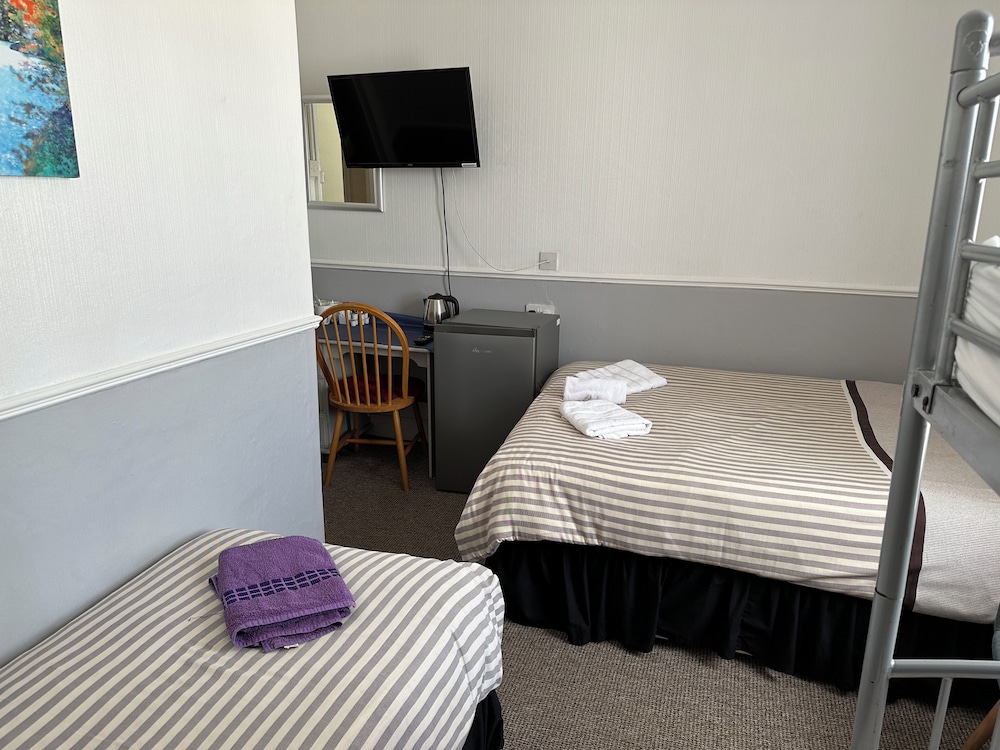 Tuxford House Hotel 24/34