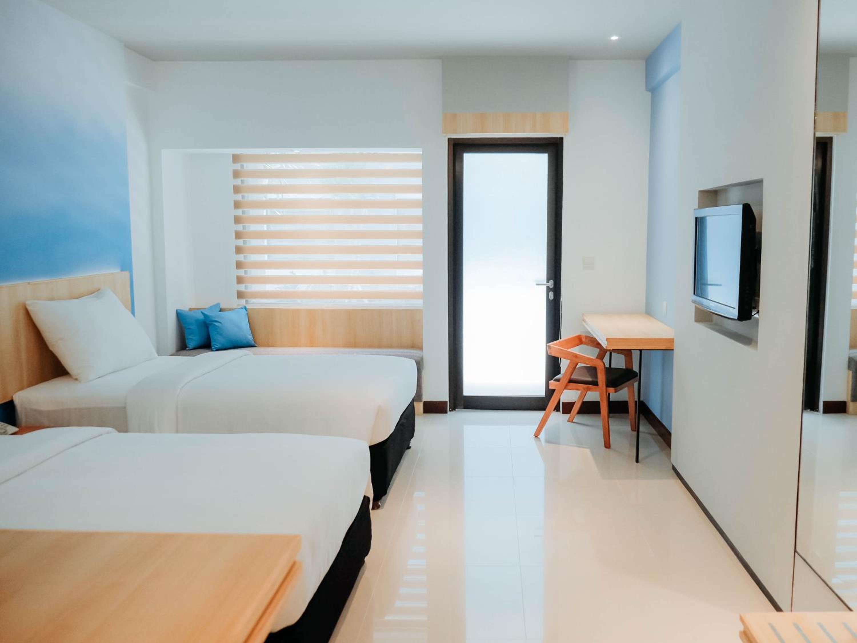 SUPERIOR, TWIN BEDS, BALCONY