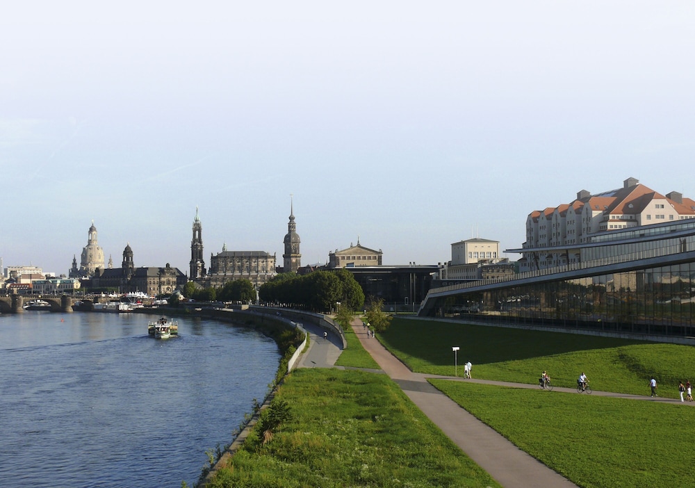 Maritim Hotel & Internationales Congress Center Dresden 69/75