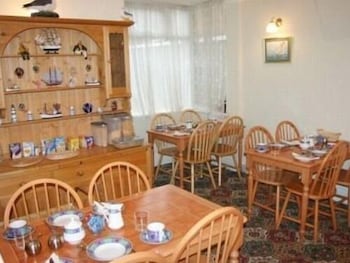 Aidansdale Hotel 6/8