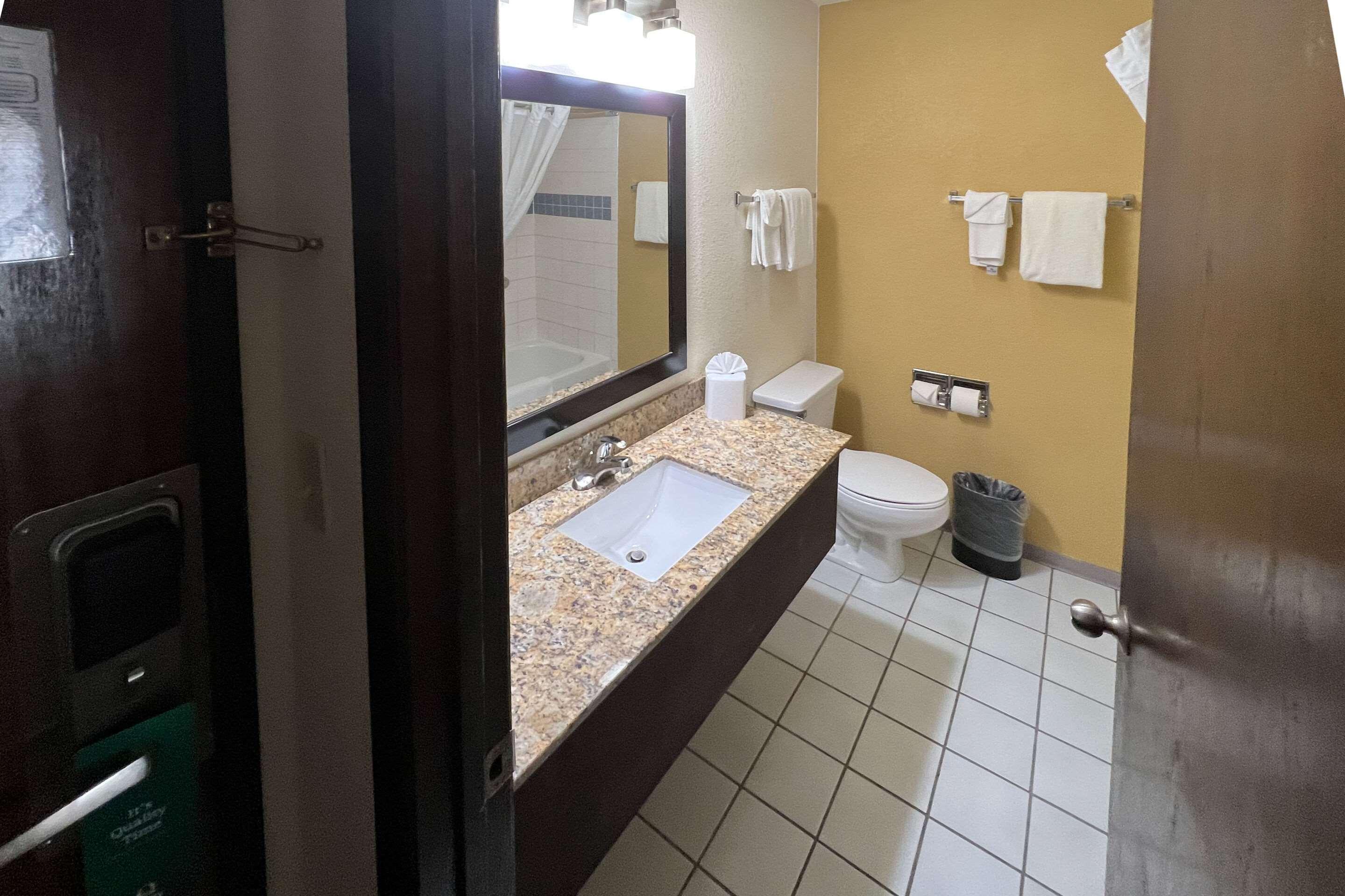 غرفة بسريرين كوين، Quality Inn Suites Farmington 2/2