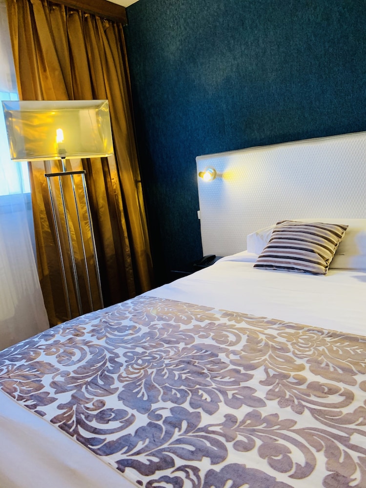 Grand Hotel de Nimes 13/81