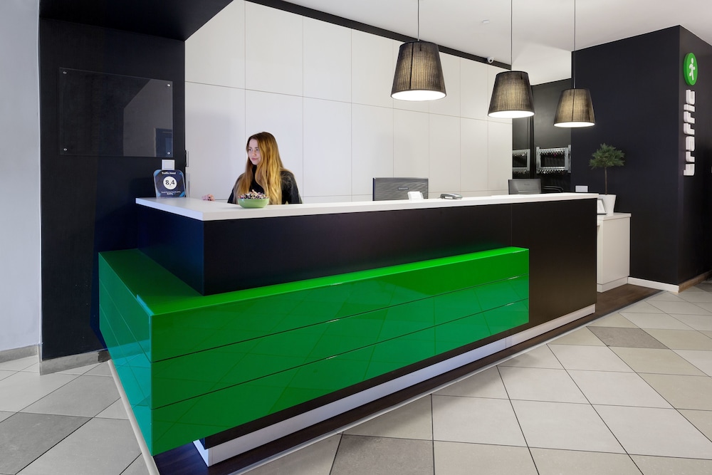 Traffic Hotel 3/50