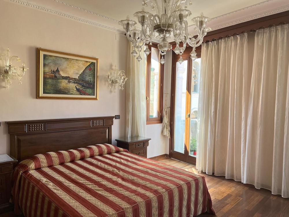 San Luca Hotel 44/55