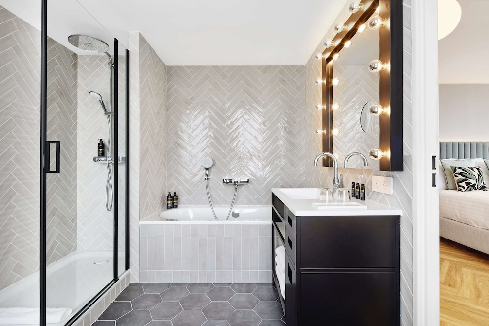 H4 Wyndham Paris Pleyel 87/87